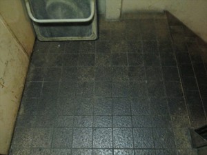 居酒屋　階段の汚れを清掃　大阪01