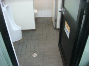 大阪　トイレ清掃　定期清掃　尿石除去02