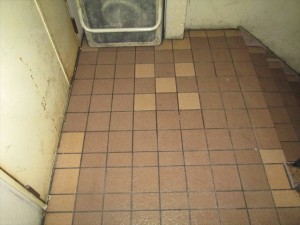 居酒屋　階段の汚れを清掃　大阪05
