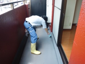 大阪　ハウスクリーニング マンション　ベランダ清掃